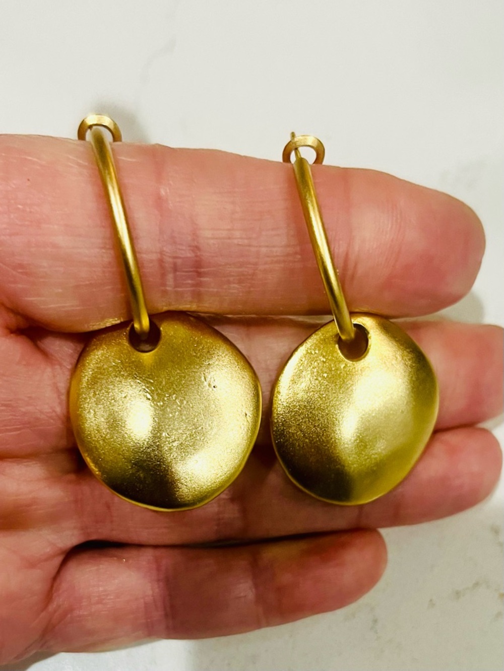 Vintage 1990s Matte Gold Disc Hoop Earrings Minimalist Designer Style - Picture 9 of 9